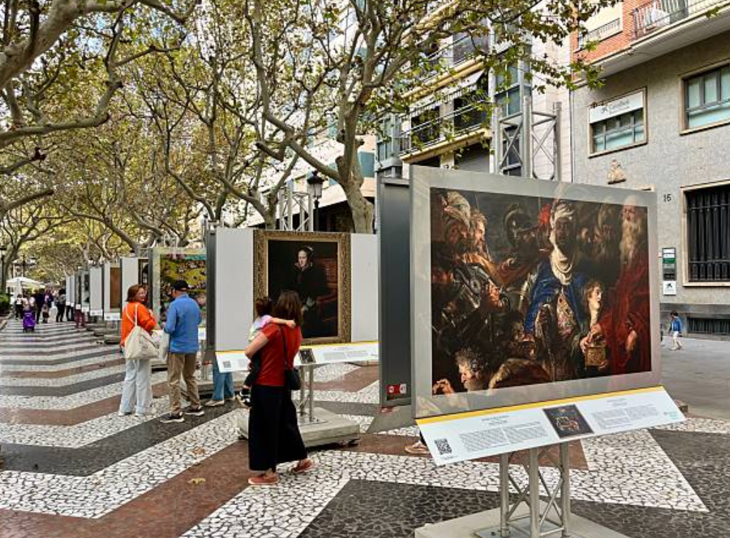 Exhibición fotográfica al aire libre
